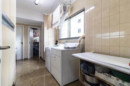Apartamento à venda com 253m², 4 quartos e 3 vagas Apartamento à venda com 253m², 4 quartos e 3 vagasÁrea de Serviço