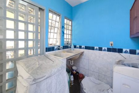 Casa à venda com 131m², 5 quartos e 1 vagaÁrea de Serviço