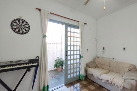 Casa à venda com 131m², 5 quartos e 1 vagaSala de TV