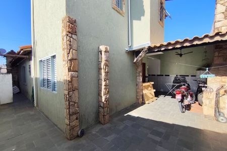 Casa à venda com 131m², 5 quartos e 1 vagaÁrea gourmet