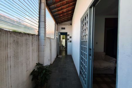Casa à venda com 131m², 5 quartos e 1 vagaCorredor - Quintal