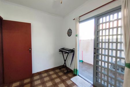 Casa à venda com 131m², 5 quartos e 1 vagaSala de TV