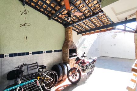 Casa à venda com 131m², 5 quartos e 1 vagaÁrea gourmet