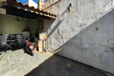 Casa à venda com 131m², 5 quartos e 1 vagaÁrea gourmet