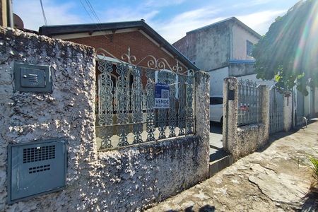 Casa à venda com 131m², 5 quartos e 1 vagaFachada