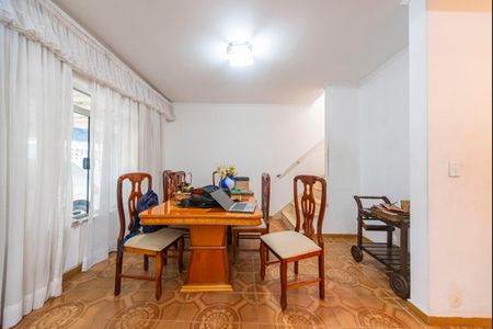 Casa à venda com 193m², 3 quartos e 2 vagasSala