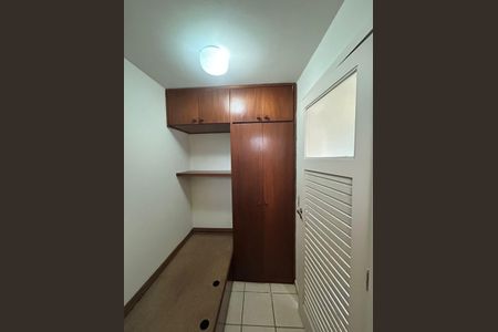 Apartamento à venda com 102m², 3 quartos e 2 vagas Apartamento à venda com 102m², 3 quartos e 2 vagasQuarto de Serviço