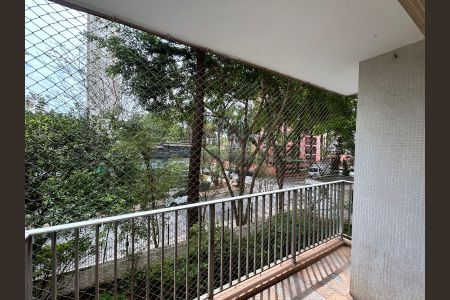 Apartamento à venda com 102m², 3 quartos e 2 vagas Apartamento à venda com 102m², 3 quartos e 2 vagasVaranda