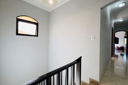 Casa à venda com 181m², 3 quartos e 2 vagas Casa à venda com 181m², 3 quartos e 2 vagasCorredor