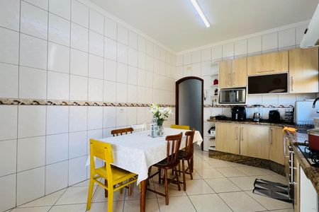 Casa à venda com 181m², 3 quartos e 2 vagas Casa à venda com 181m², 3 quartos e 2 vagasCozinha e Área de Serviço