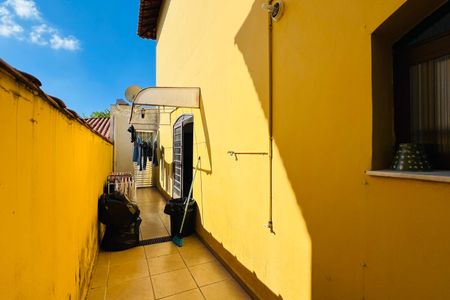 Casa à venda com 181m², 3 quartos e 2 vagas Casa à venda com 181m², 3 quartos e 2 vagasÁrea externa