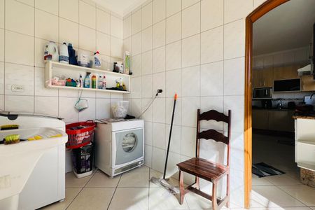Casa à venda com 181m², 3 quartos e 2 vagas Casa à venda com 181m², 3 quartos e 2 vagasCozinha e Área de Serviço