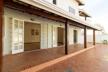 Casa à venda com 287m², 3 quartos e 2 vagas Casa à venda com 287m², 3 quartos e 2 vagasÁrea comum