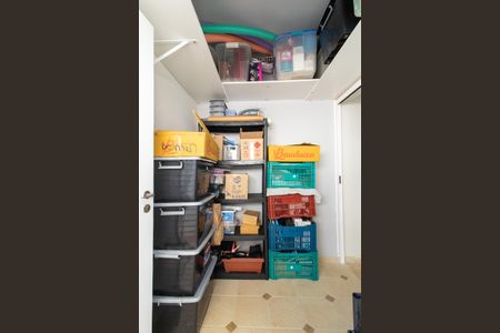 Casa à venda com 287m², 3 quartos e 2 vagas Casa à venda com 287m², 3 quartos e 2 vagasQuarto de Serviço