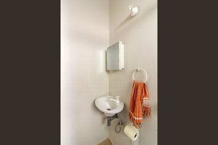 Casa à venda com 287m², 3 quartos e 2 vagas Casa à venda com 287m², 3 quartos e 2 vagasBanheiro de Serviço