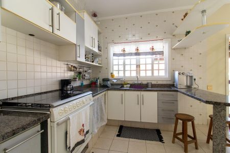 Casa à venda com 287m², 3 quartos e 2 vagas Casa à venda com 287m², 3 quartos e 2 vagasCozinha