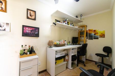 Casa à venda com 287m², 3 quartos e 2 vagas Casa à venda com 287m², 3 quartos e 2 vagasEscritório