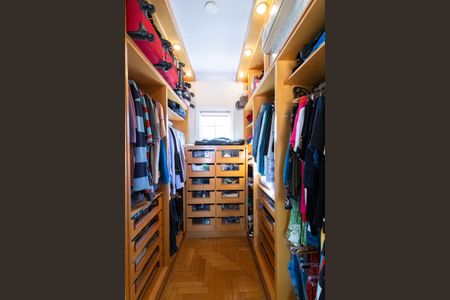 Casa à venda com 287m², 3 quartos e 2 vagas Casa à venda com 287m², 3 quartos e 2 vagasCloset Suíte