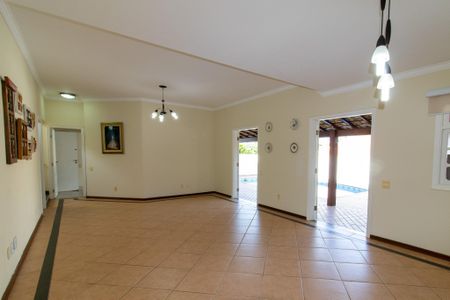Casa à venda com 287m², 3 quartos e 2 vagas Casa à venda com 287m², 3 quartos e 2 vagasSala
