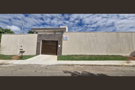 Casa à venda com 167m², 4 quartos e 1 vaga Casa à venda com 167m², 4 quartos e 1 vagaFachada