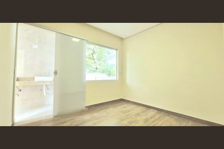 Casa à venda com 167m², 4 quartos e 1 vaga Casa à venda com 167m², 4 quartos e 1 vagaSuíte