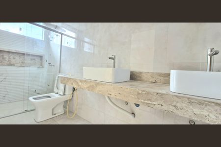 Casa à venda com 167m², 4 quartos e 1 vaga Casa à venda com 167m², 4 quartos e 1 vagaBanheiro 3