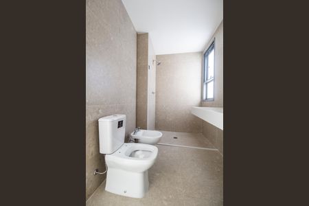 Casa de condomínio à venda com 415m², 4 quartos e 4 vagasBanheiro da Suíte 1