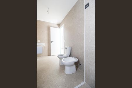 Casa de condomínio à venda com 415m², 4 quartos e 4 vagasBanheiro da Suíte 1