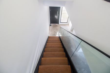 Casa de condomínio à venda com 415m², 4 quartos e 4 vagasEscada