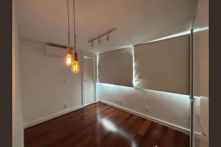 Apartamento à venda com 274m², 4 quartos e 2 vagasSuíte 1