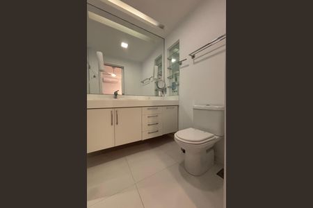 Apartamento à venda com 274m², 4 quartos e 2 vagasBanheiro da Suíte 2