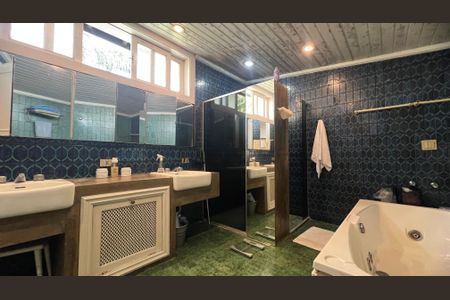 Casa à venda com 500m², 5 quartos e 8 vagas Casa à venda com 500m², 5 quartos e 8 vagasBanheiro da Suíte 3
