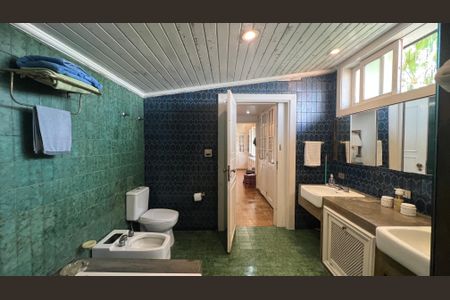 Casa à venda com 500m², 5 quartos e 8 vagas Casa à venda com 500m², 5 quartos e 8 vagasBanheiro da Suíte 3