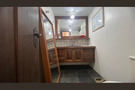 Casa à venda com 500m², 5 quartos e 8 vagas Casa à venda com 500m², 5 quartos e 8 vagasTerraço