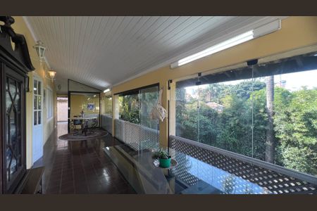 Casa à venda com 500m², 5 quartos e 8 vagas Casa à venda com 500m², 5 quartos e 8 vagasTerraço