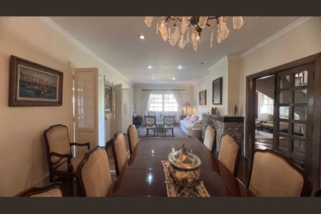 Casa à venda com 500m², 5 quartos e 8 vagas Casa à venda com 500m², 5 quartos e 8 vagasSala de Jantar