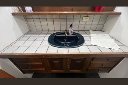 Casa à venda com 500m², 5 quartos e 8 vagas Casa à venda com 500m², 5 quartos e 8 vagasTerraço