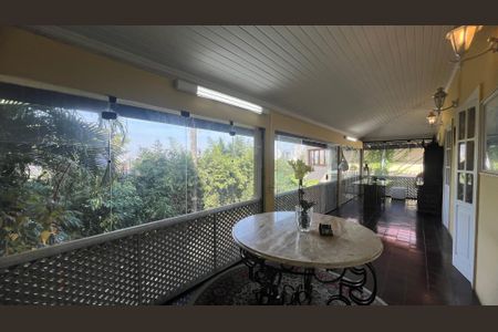 Casa à venda com 500m², 5 quartos e 8 vagas Casa à venda com 500m², 5 quartos e 8 vagasTerraço