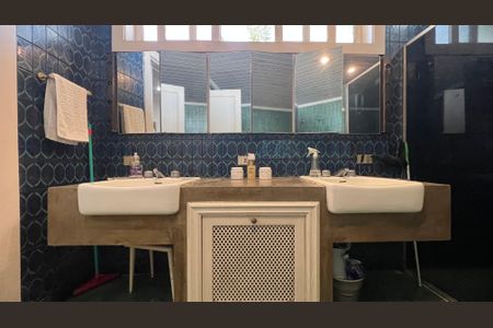 Casa à venda com 500m², 5 quartos e 8 vagas Casa à venda com 500m², 5 quartos e 8 vagasBanheiro da Suíte 3