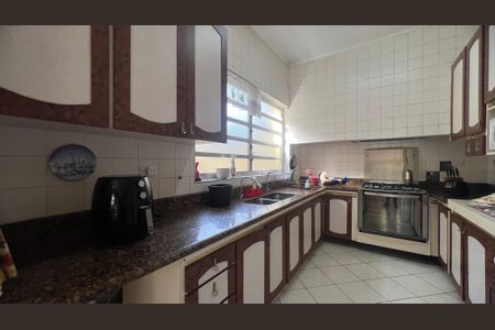 Casa à venda com 500m², 5 quartos e 8 vagas Casa à venda com 500m², 5 quartos e 8 vagasCozinha