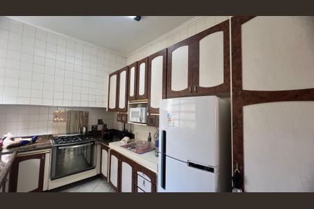Casa à venda com 500m², 5 quartos e 8 vagas Casa à venda com 500m², 5 quartos e 8 vagasCozinha