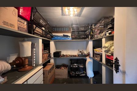 Casa à venda com 500m², 5 quartos e 8 vagas Casa à venda com 500m², 5 quartos e 8 vagasDepósito