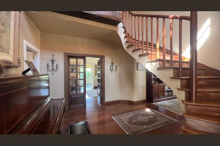 Casa à venda com 500m², 5 quartos e 8 vagas Casa à venda com 500m², 5 quartos e 8 vagasHall de entrada