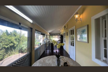 Casa à venda com 500m², 5 quartos e 8 vagas Casa à venda com 500m², 5 quartos e 8 vagasTerraço