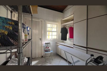 Casa à venda com 500m², 5 quartos e 8 vagas Casa à venda com 500m², 5 quartos e 8 vagasÁrea de Serviço