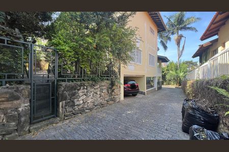 Casa à venda com 500m², 5 quartos e 8 vagas Casa à venda com 500m², 5 quartos e 8 vagasÁrea comum