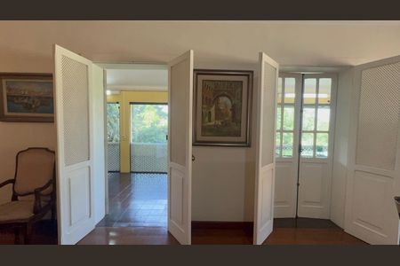 Casa à venda com 500m², 5 quartos e 8 vagas Casa à venda com 500m², 5 quartos e 8 vagasTerraço