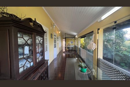 Casa à venda com 500m², 5 quartos e 8 vagas Casa à venda com 500m², 5 quartos e 8 vagasTerraço