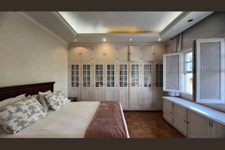 Casa à venda com 500m², 5 quartos e 8 vagas Casa à venda com 500m², 5 quartos e 8 vagasSuíte 3