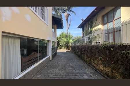 Casa à venda com 500m², 5 quartos e 8 vagas Casa à venda com 500m², 5 quartos e 8 vagasÁrea comum